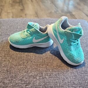 Nike Kids' Aqua White Sneakers Tennis Shoes Slip Ons Velcro Size 5 Toddler